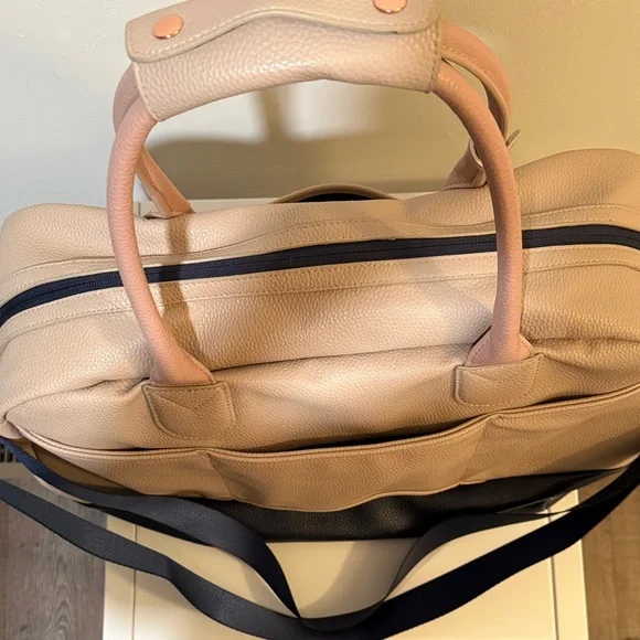 Caboodles Beige and Black Duffel Bag NWOT - Picture 4 of 10